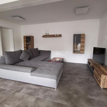 Moderne Wohnung Mit Terrasse Und Eigenem Zugang. رمشيد المظهر الخارجي الصورة